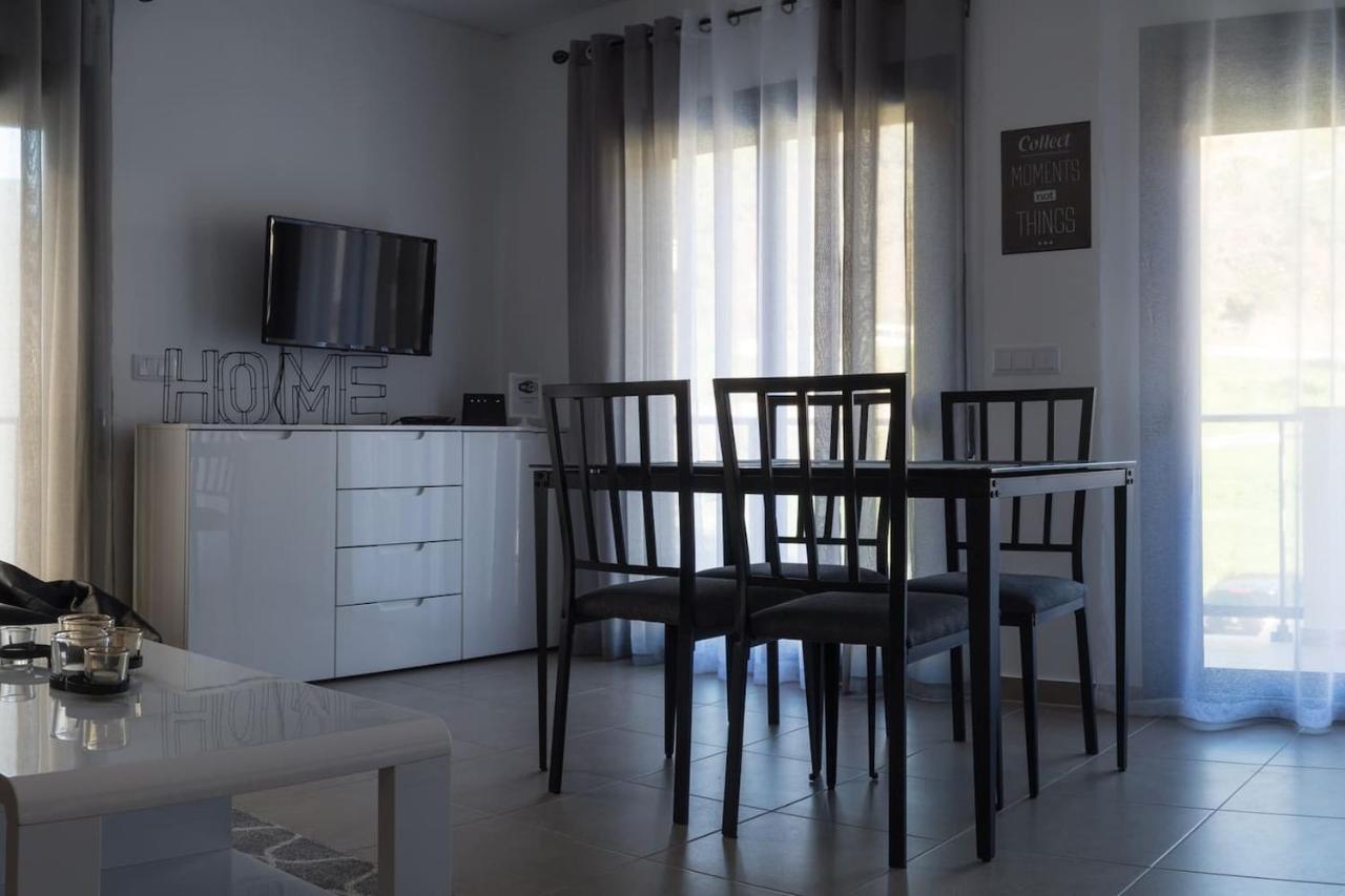 What A Life! Apartment Nazare Bagian luar foto